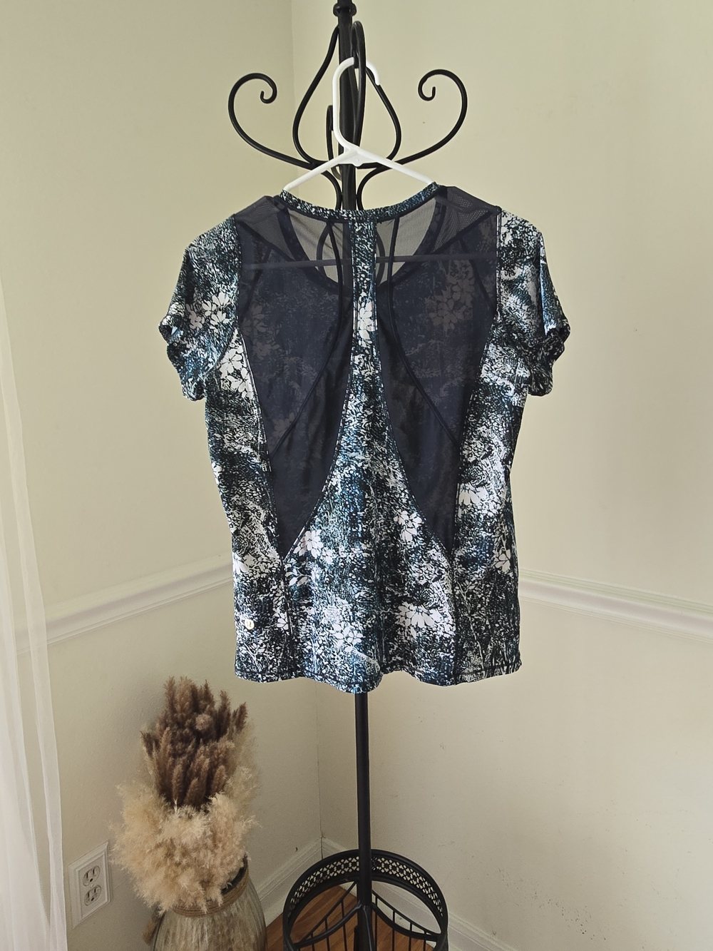 lululemon athletica Black & White Floral Mesh-Yoke Tee - Picture 6 of 7